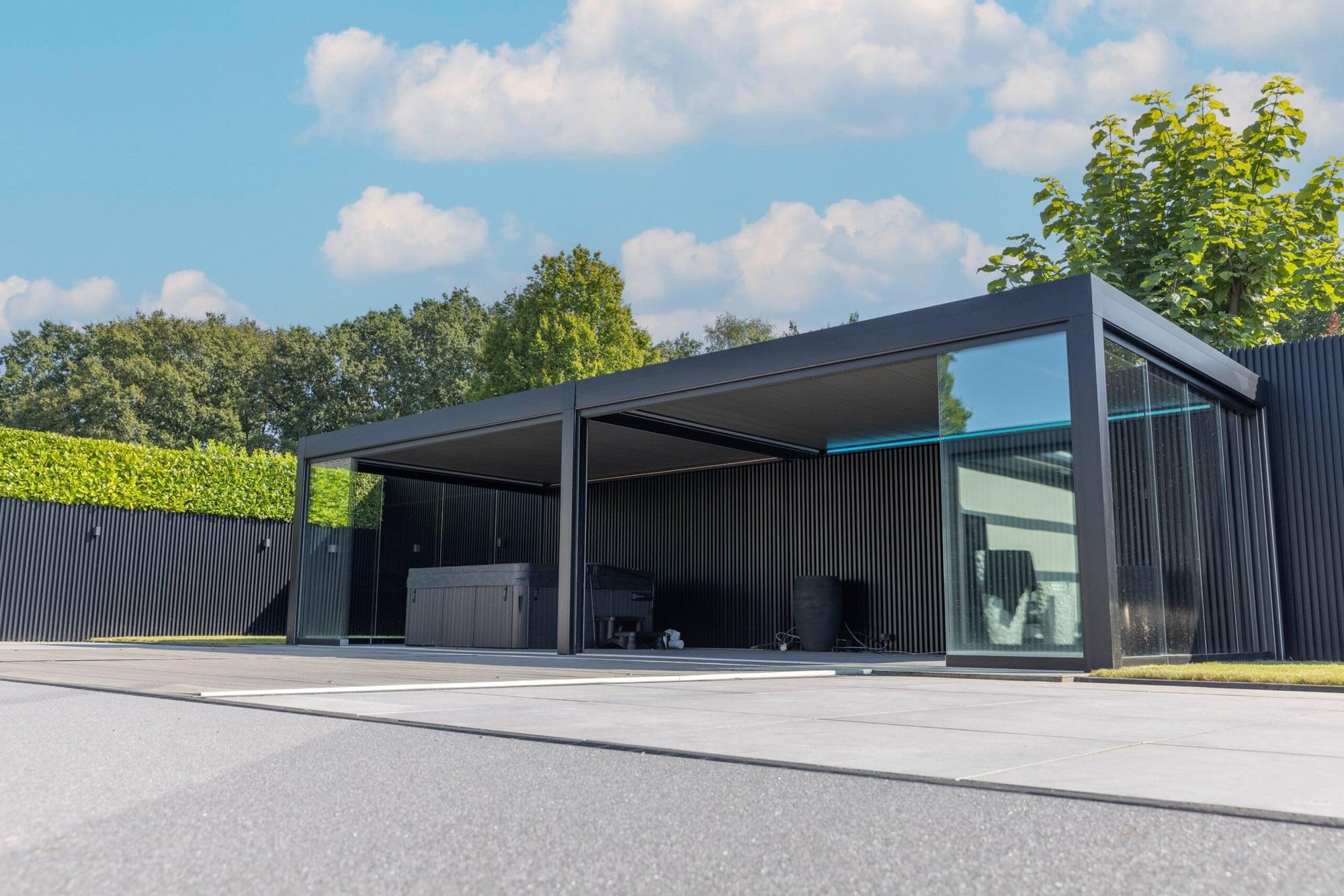 Cube-met-glazen-schuifwanden-in-showhuis-MB-Veranda-4-scaled (3)