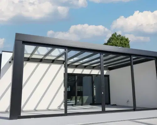 Cube veranda met glazen schuifdeuren