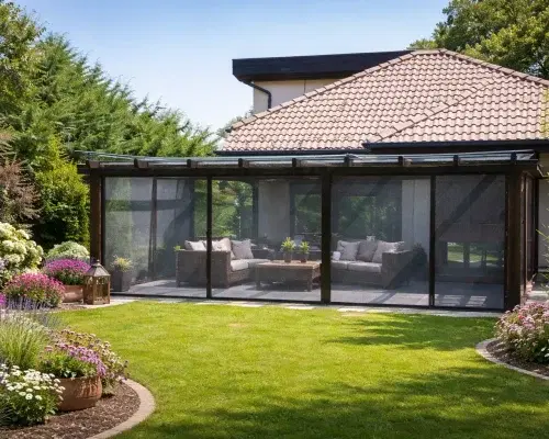 Veranda met horren tegen insecten