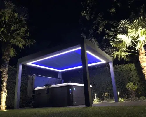 Overkapping met lamellendak en verlichting