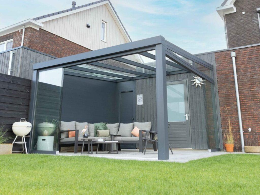 tuinkamer met glazen schuifwanden in pijnacker