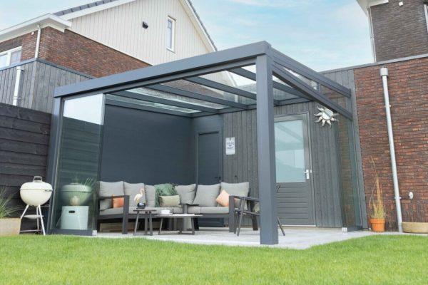 Tuinkamer-met-glazen-schuifwanden-in-Pijnacker