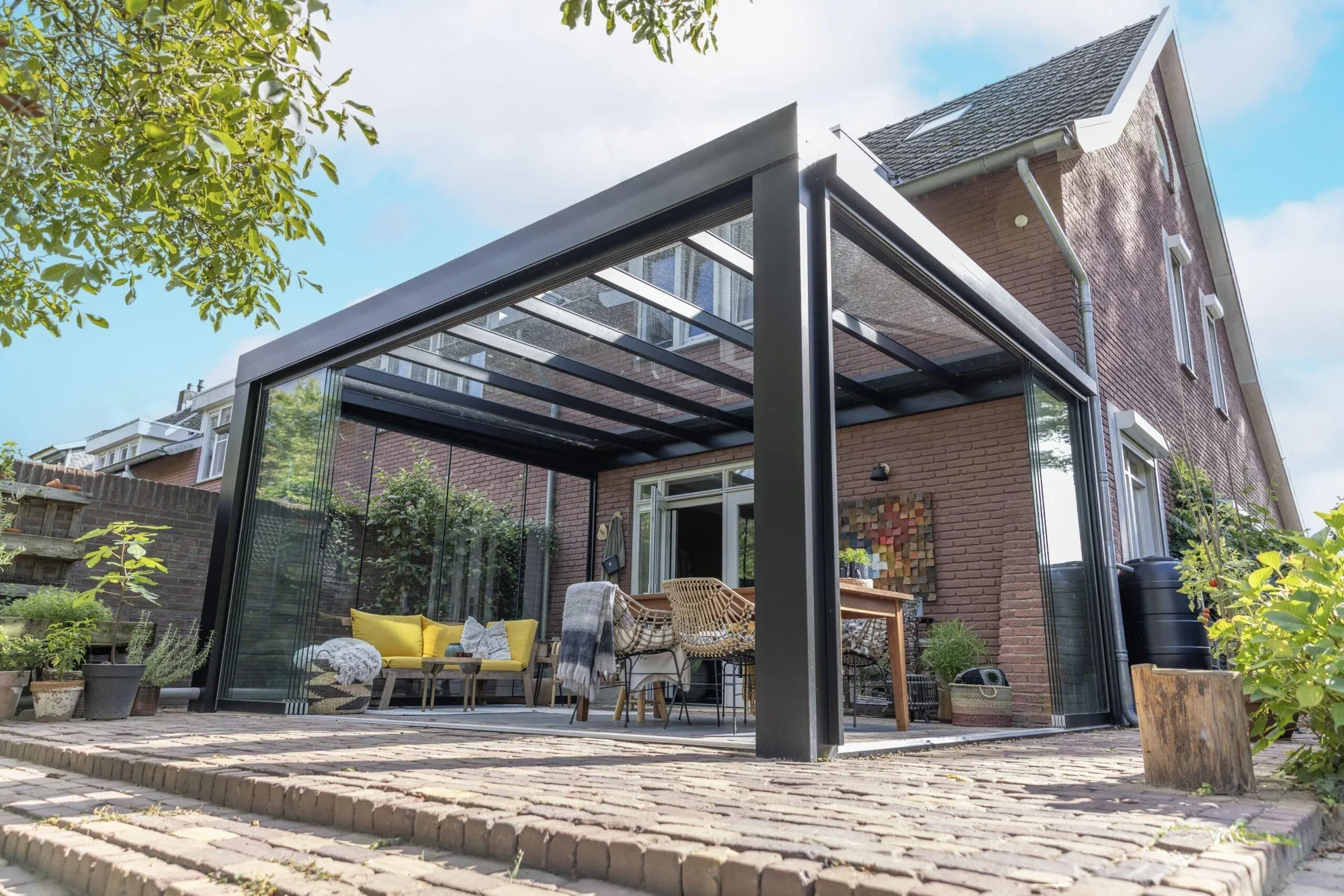 Cube overkapping met glazen dak